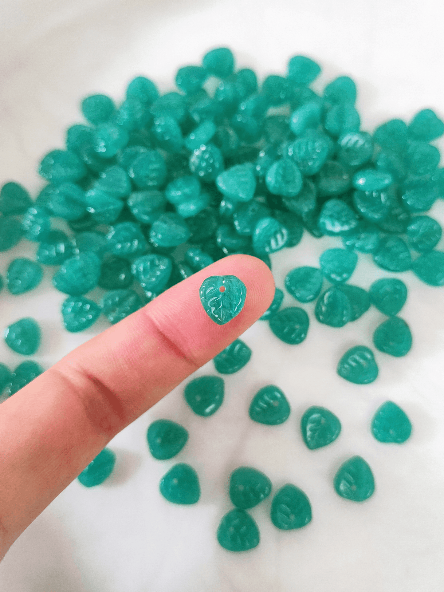 Linden leaf beads 9mm - spruce green