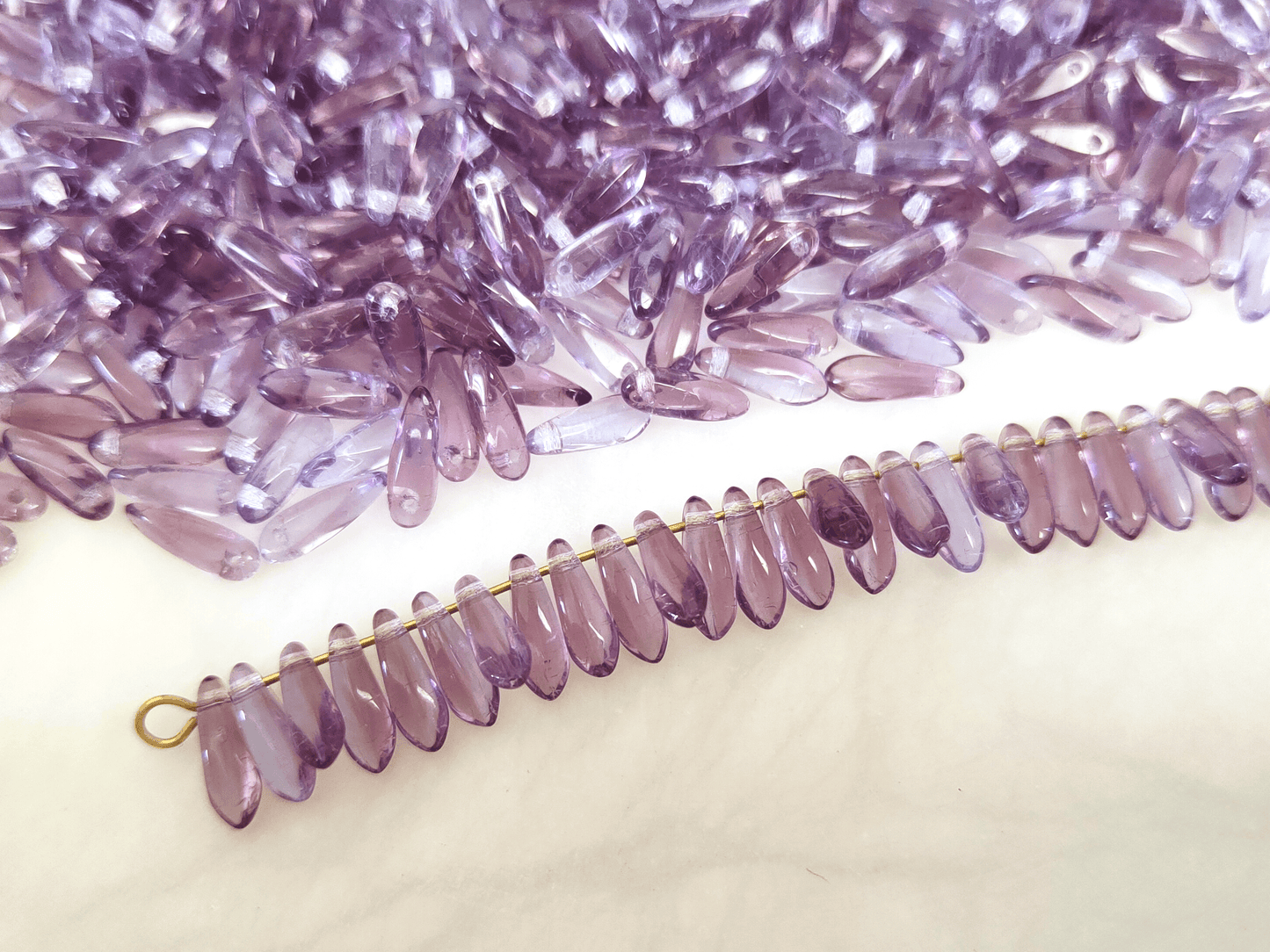 Dagger beads 3x11mm - lavender