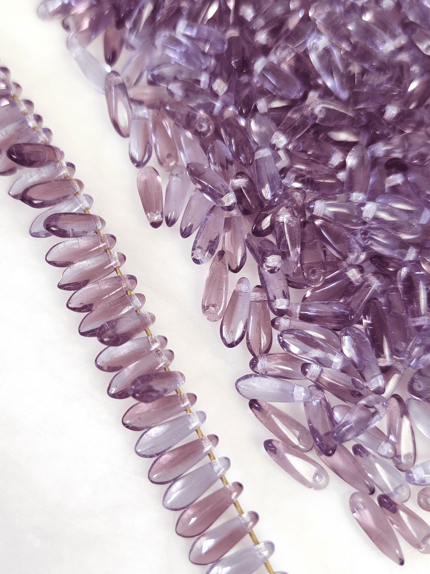 Dagger beads 3x11mm - lavender