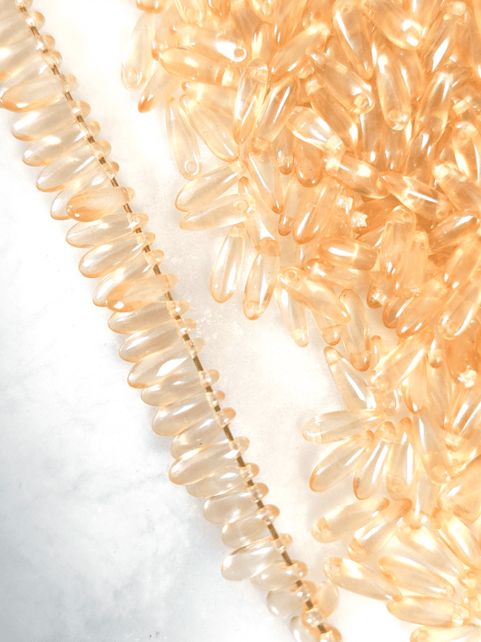 Dagger beads 3x11mm - warm yellow shimmer