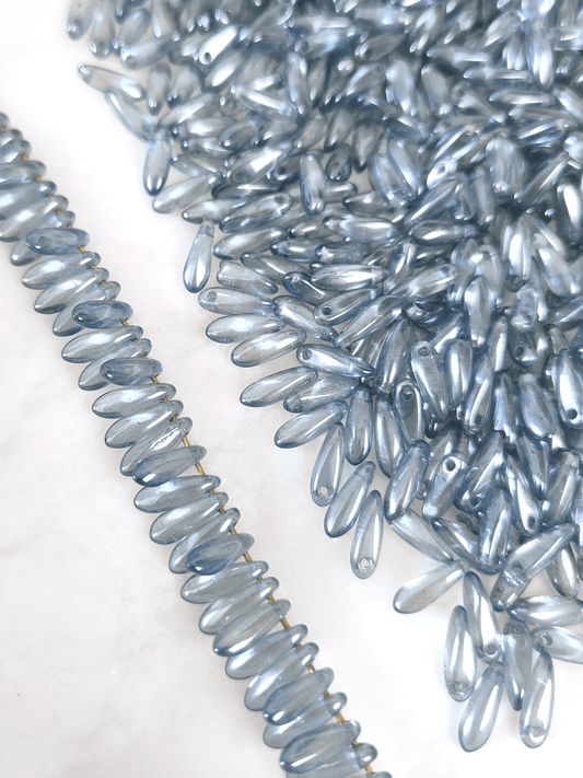 Dagger beads 3x11mm - powder blue shimmer