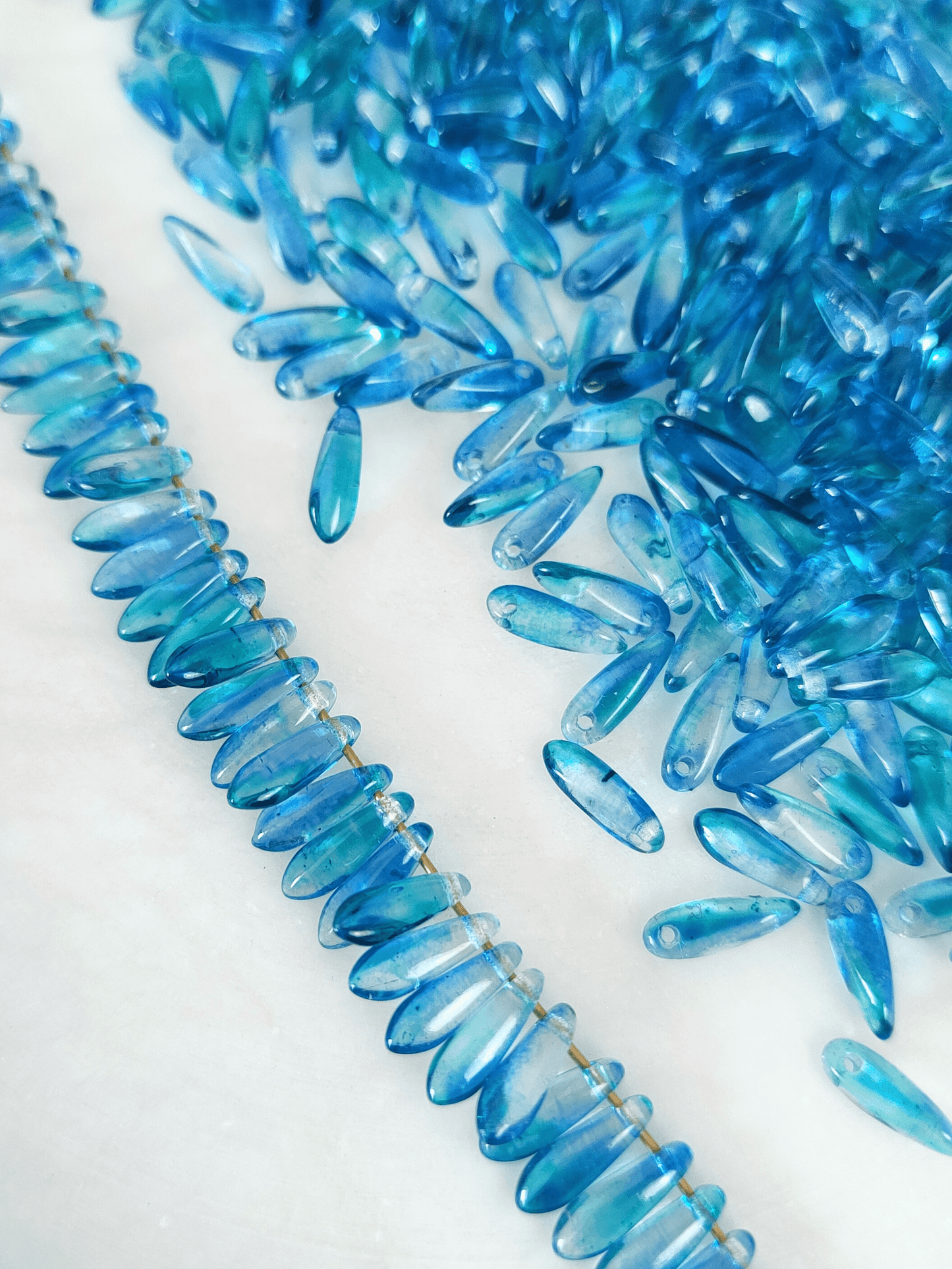 Dagger beads 3x11mm - Caribbean blue