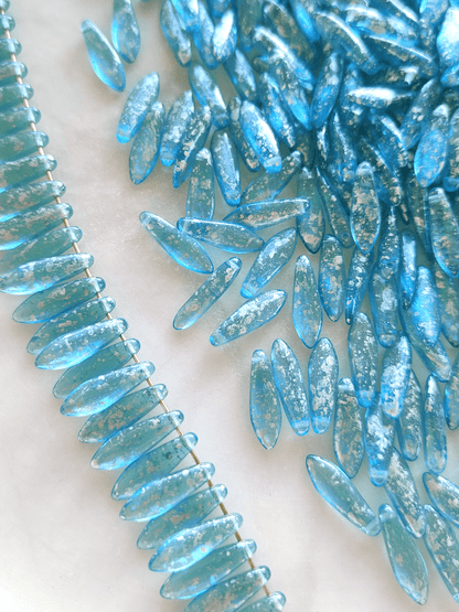 Dagger beads 5x16mm - light blue & silver speckles
