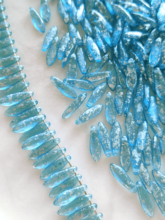 Dagger beads 5x16mm - light blue & silver speckles