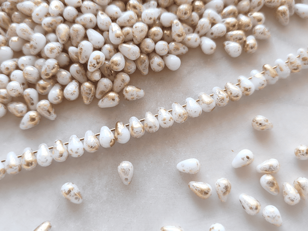 Drop beads 4x6mm - white golden speckled