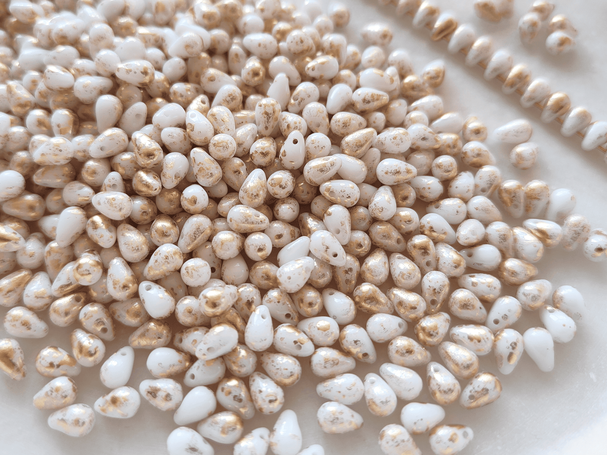 Drop beads 4x6mm - white golden speckled