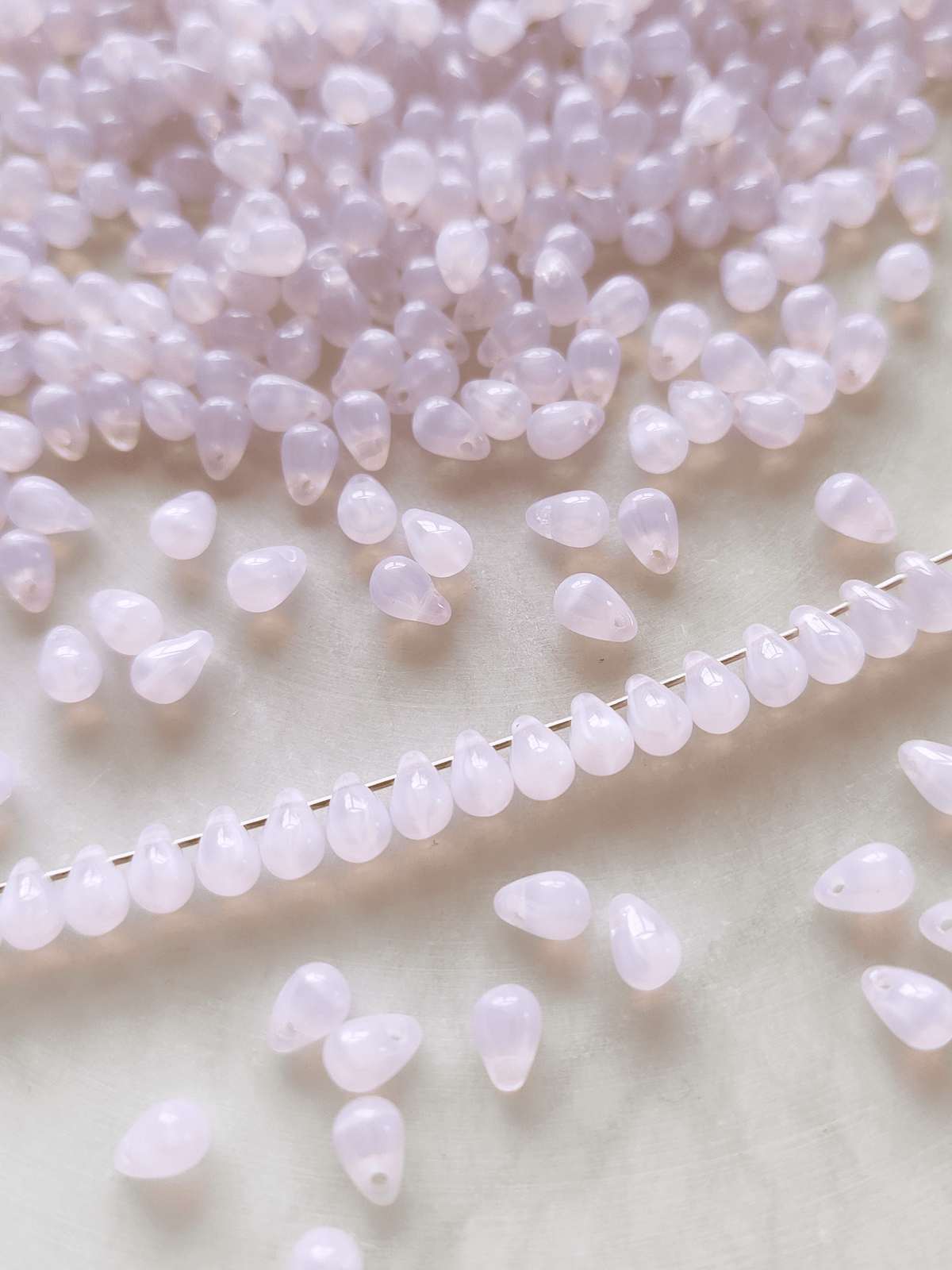 Tropfen 4x6mm - milchig Rosa