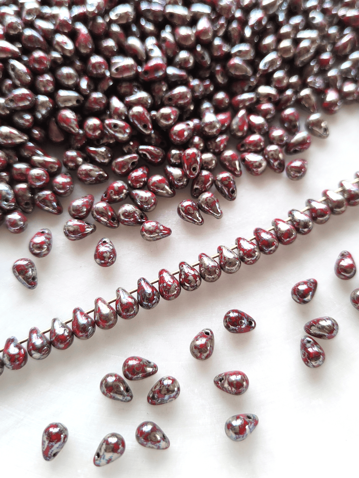 Drop beads 4x6mm - dark red & grey