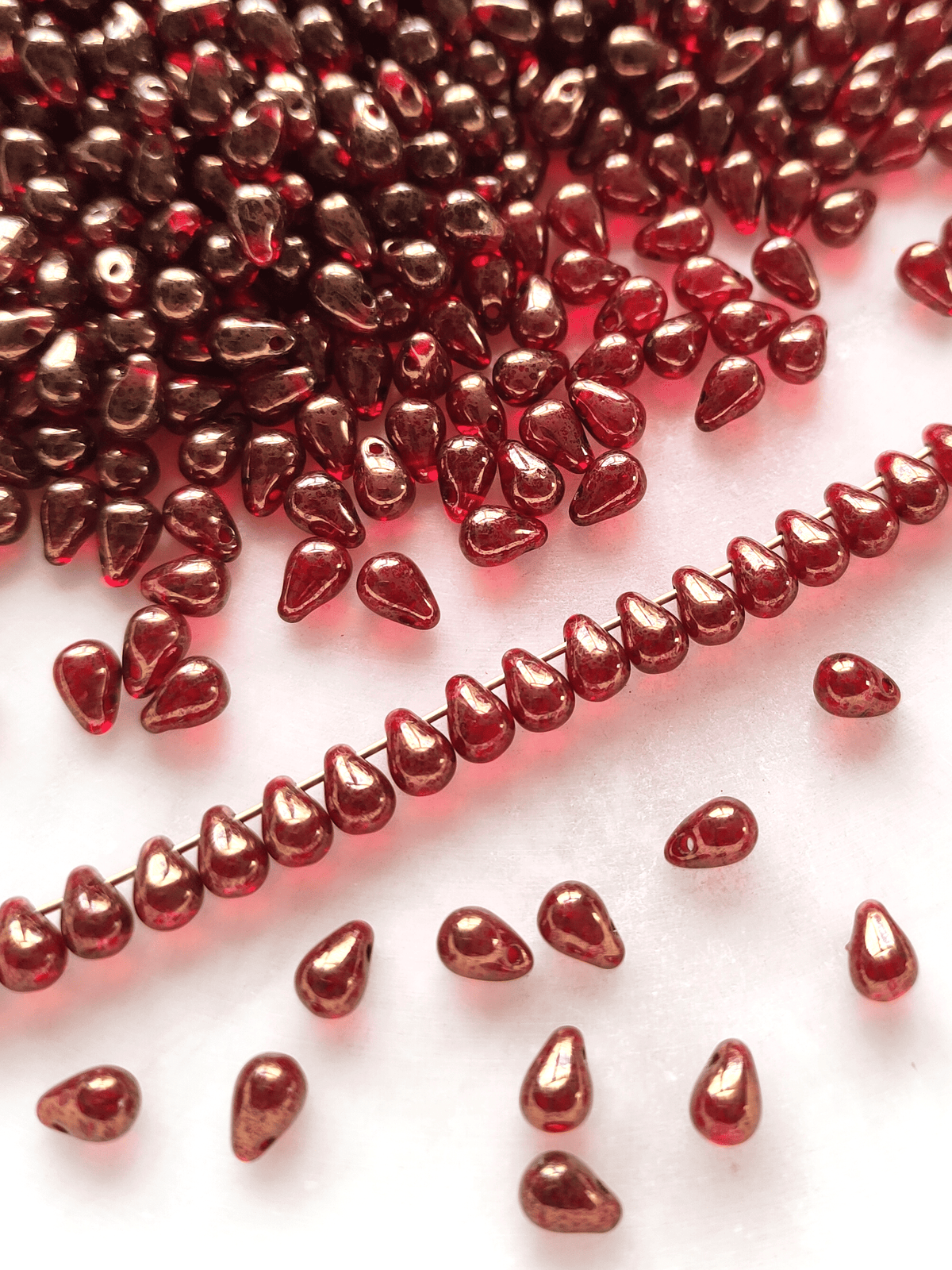 Drop beads 4x6mm - red & bronze