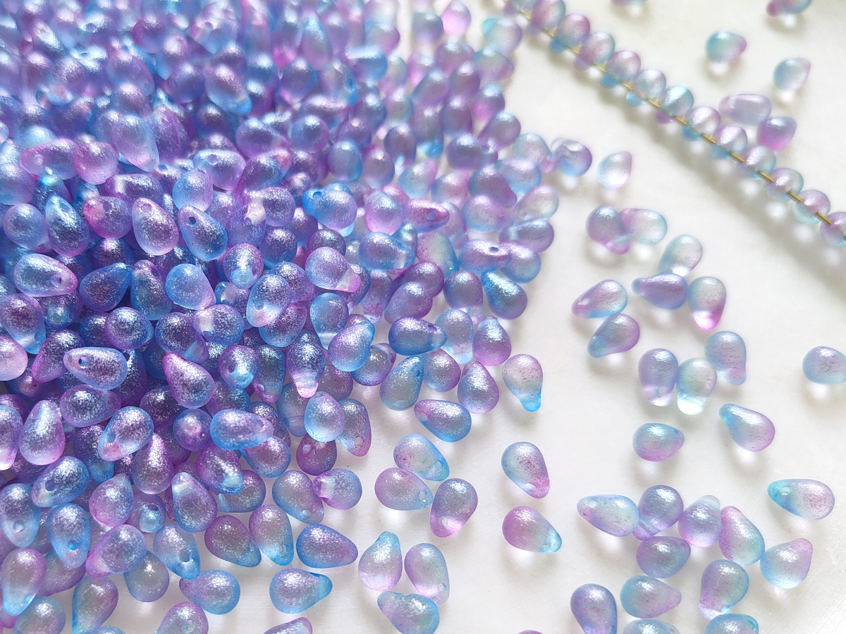 Drop beads 4x6mm - ombre blue & purple glitter