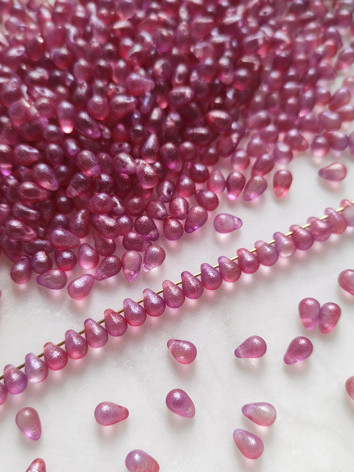 Drop beads 4x6mm - pink glitter