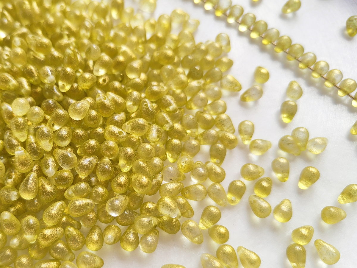 Drop beads 4x6mm - spring green glitter