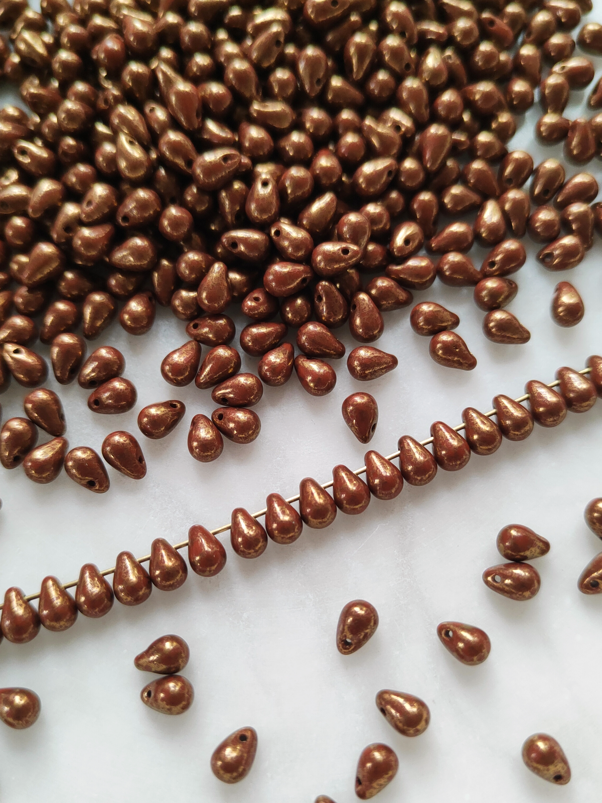 Drop beads 4x6mm - red & bronze