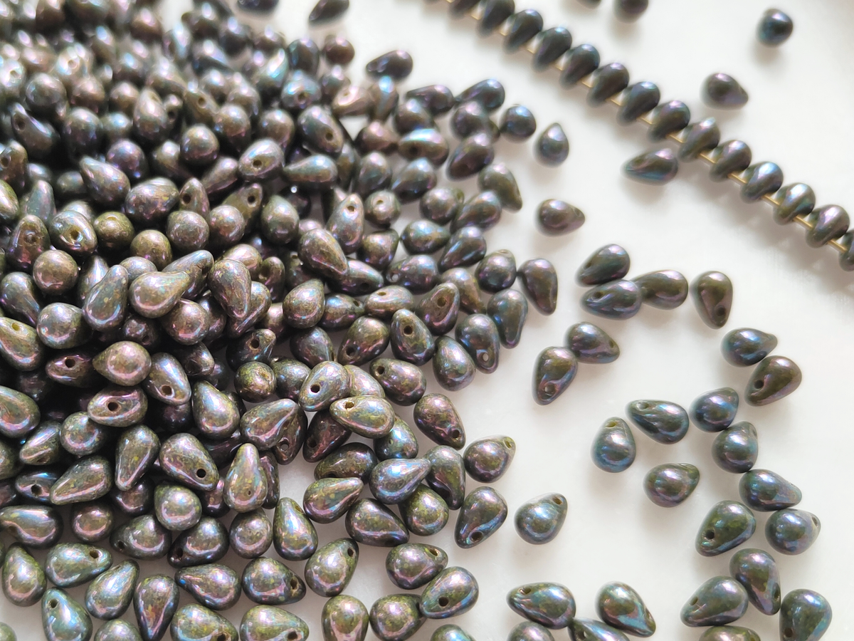 Drop beads 4x6mm - matt metallic olive green