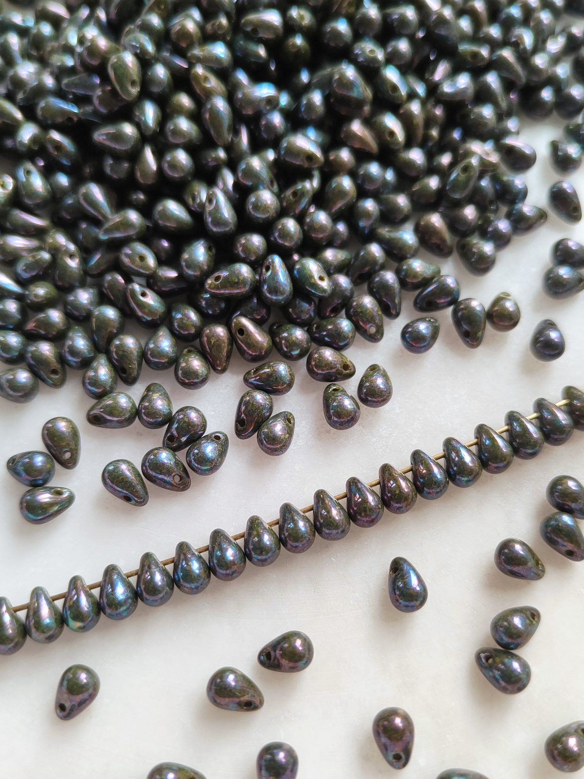 Drop beads 4x6mm - matt metallic olive green