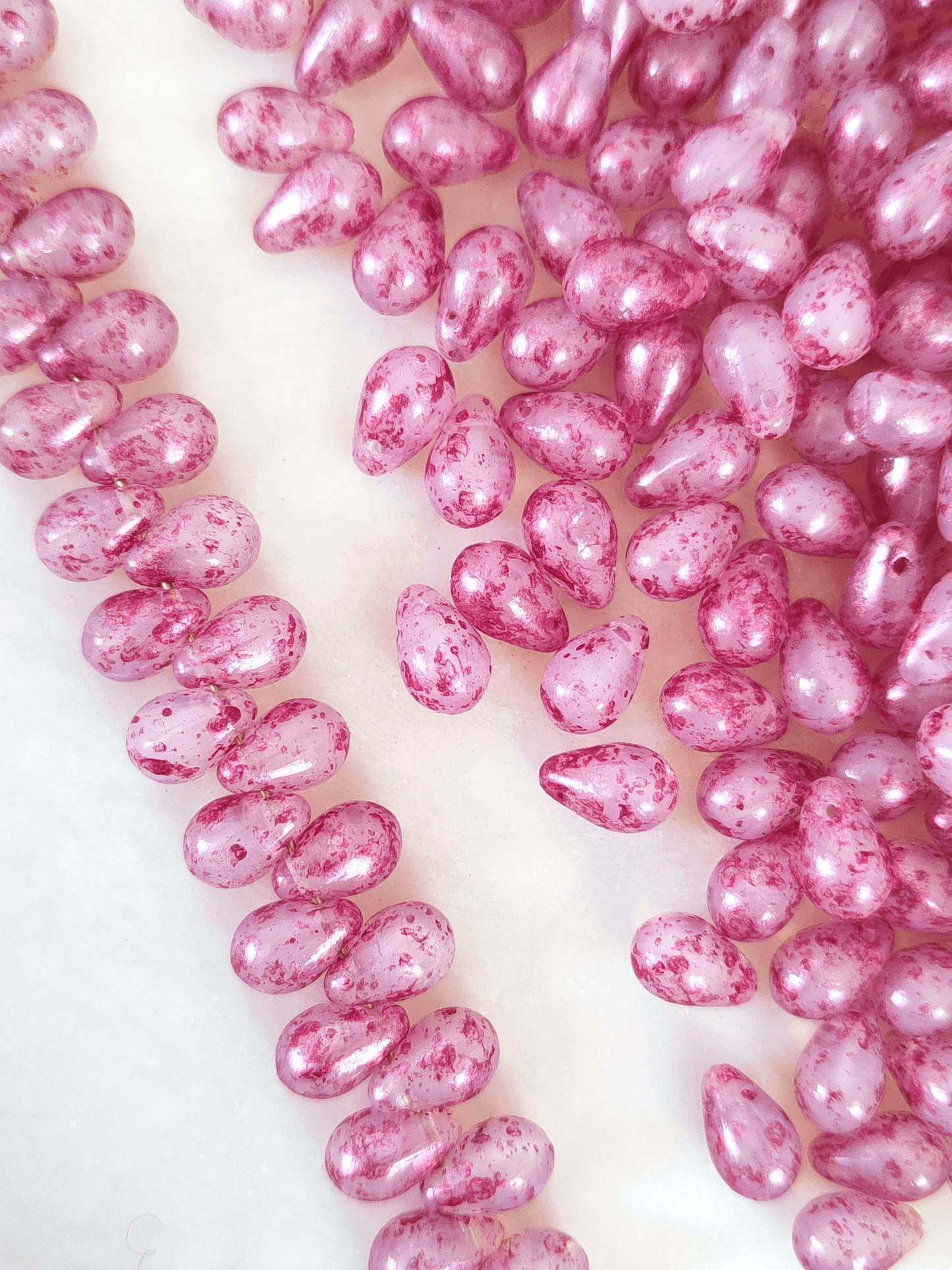 Tropfen 6x9mm - Weiß & Pink gefleckt