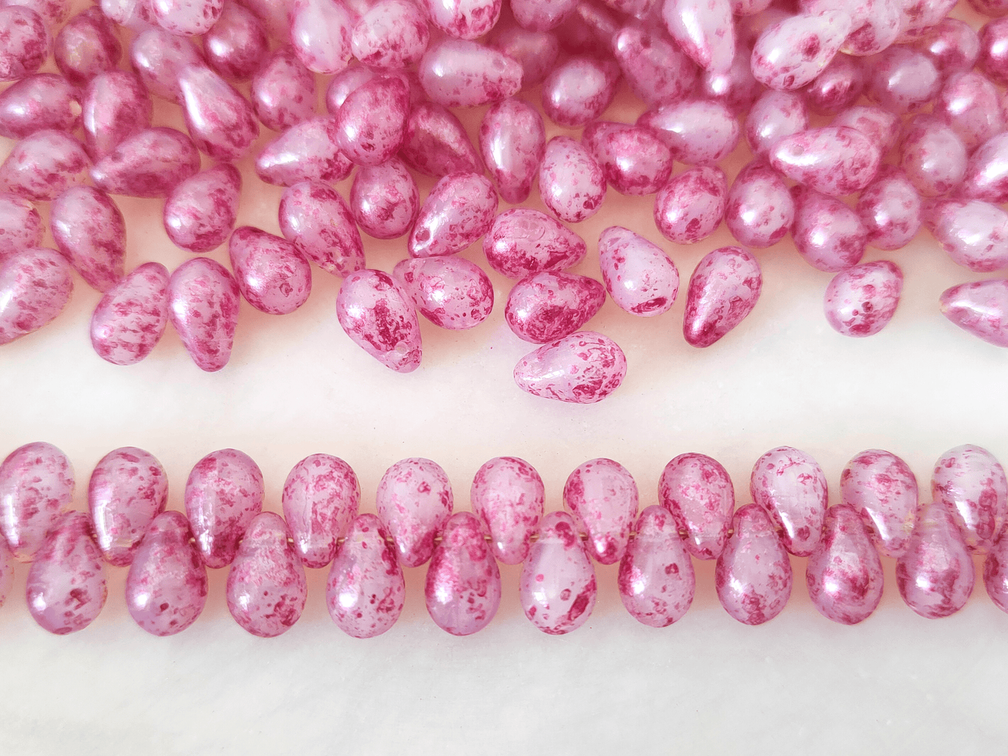 Tropfen 6x9mm - Weiß & Pink gefleckt