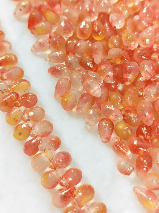 Drop beads 6x9mm - ombre prange & red, golden speckles
