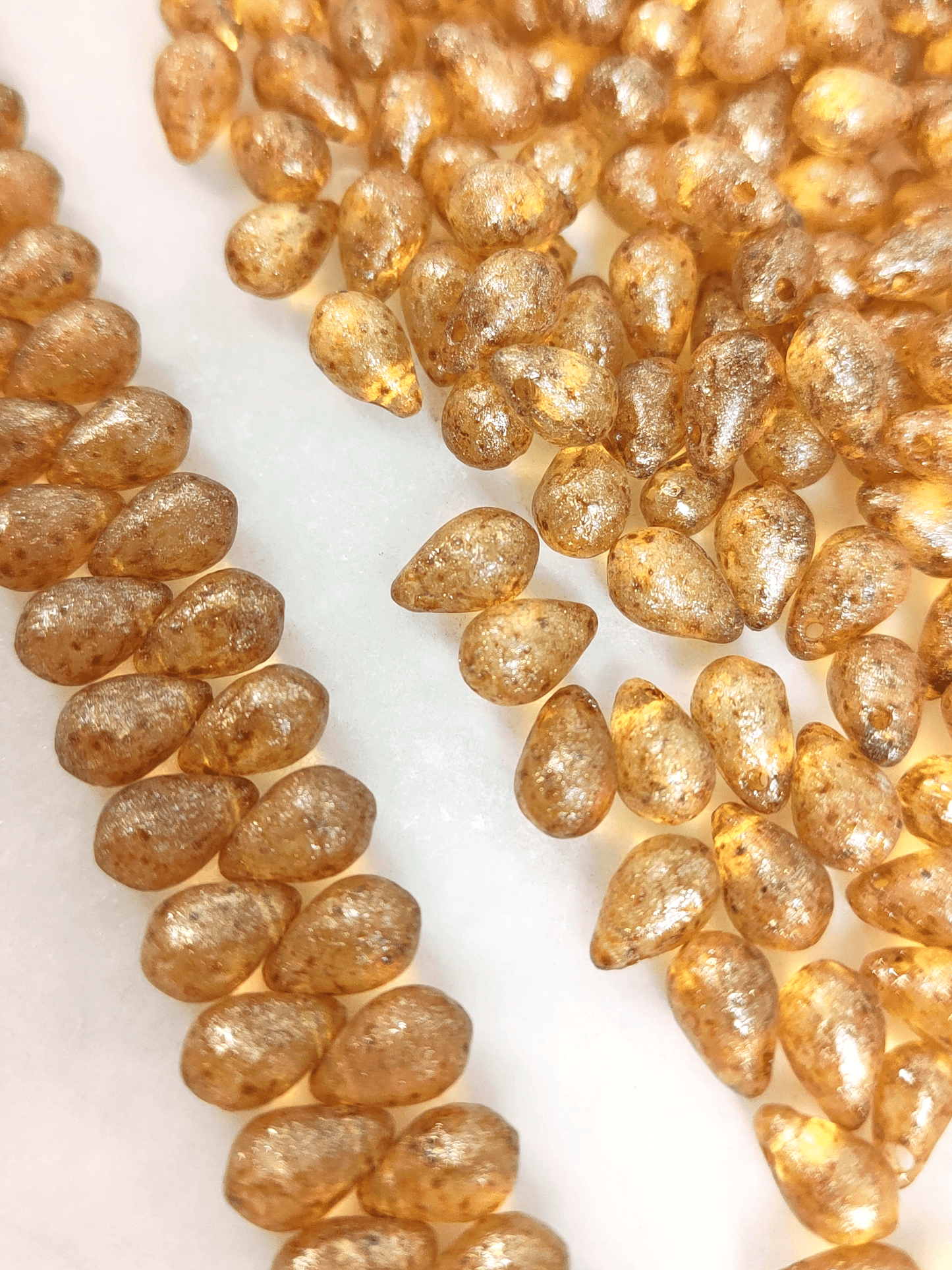 Drop beads 6x9mm - honey & gold shimmer
