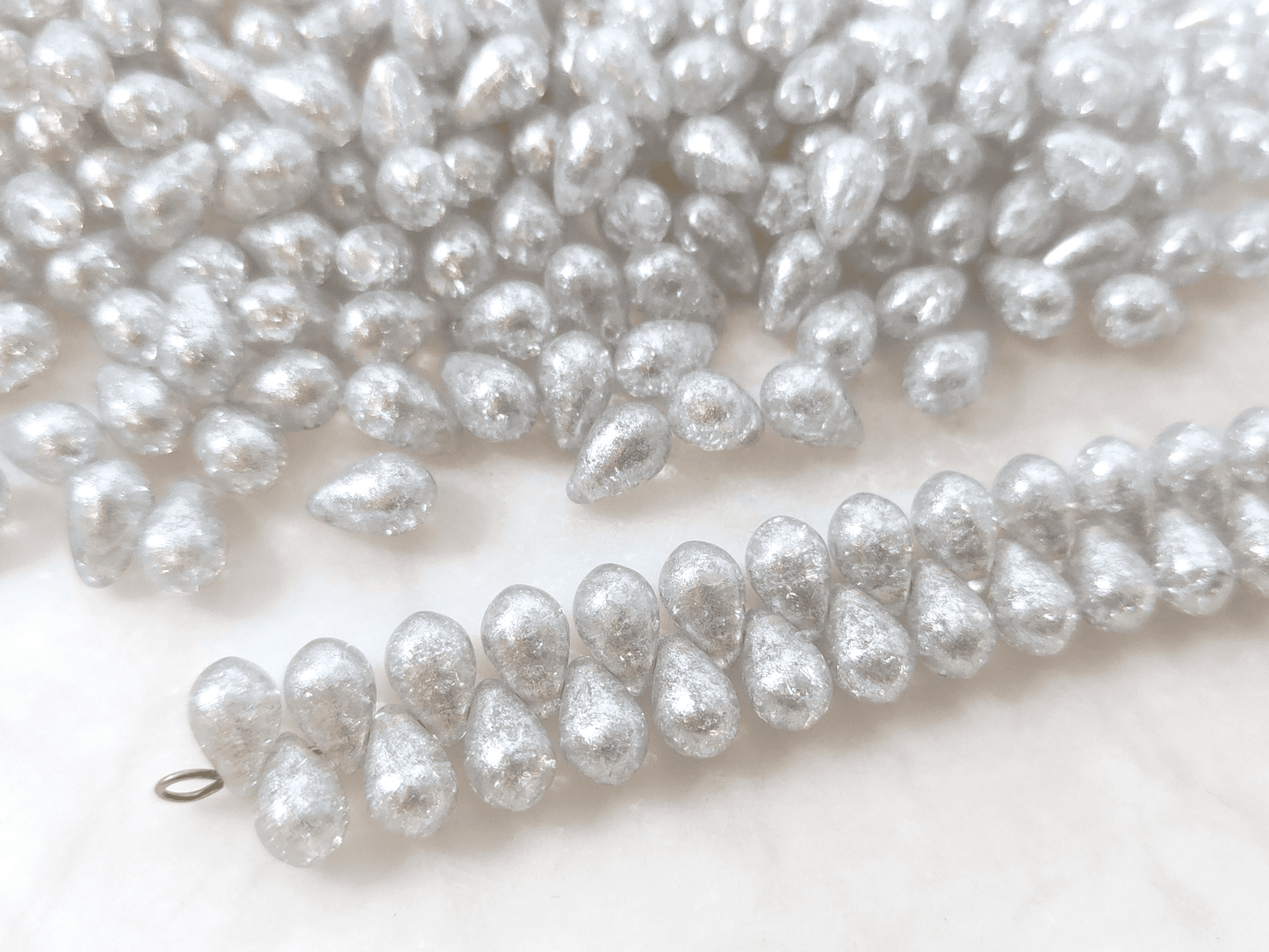 Drop beads 6x9mm - silver crackle