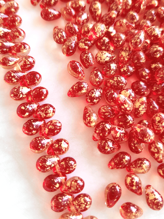 Drop beads 6x9mm - red & golden speckles