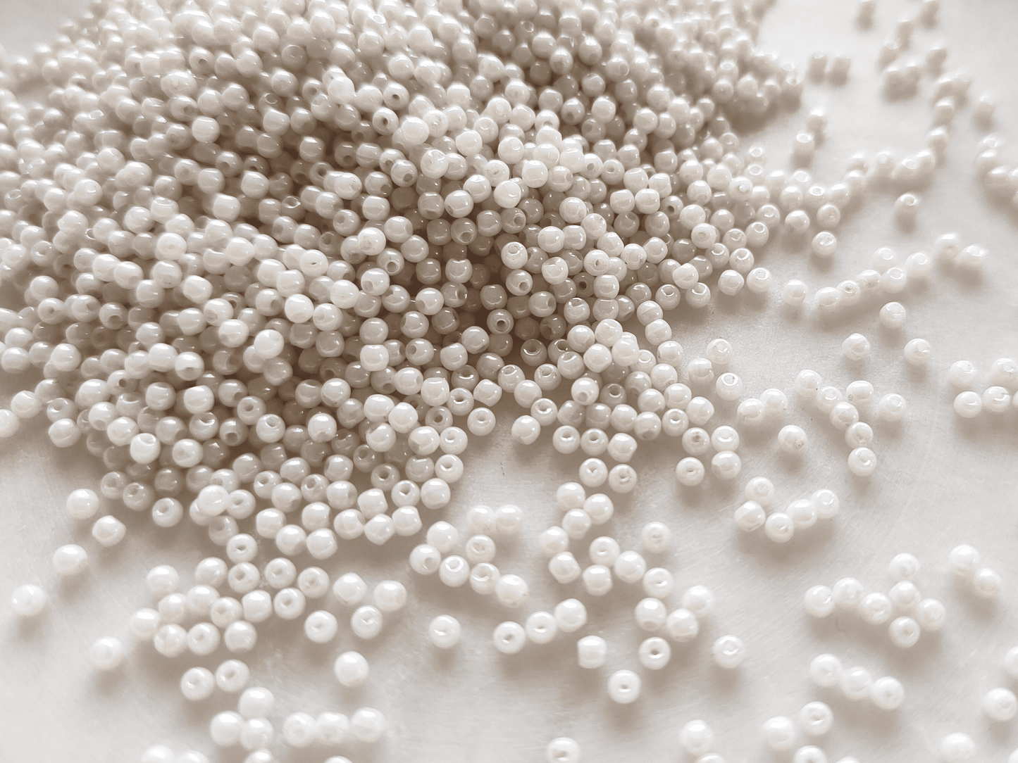 2mm runde Perlen - Elfenbein
