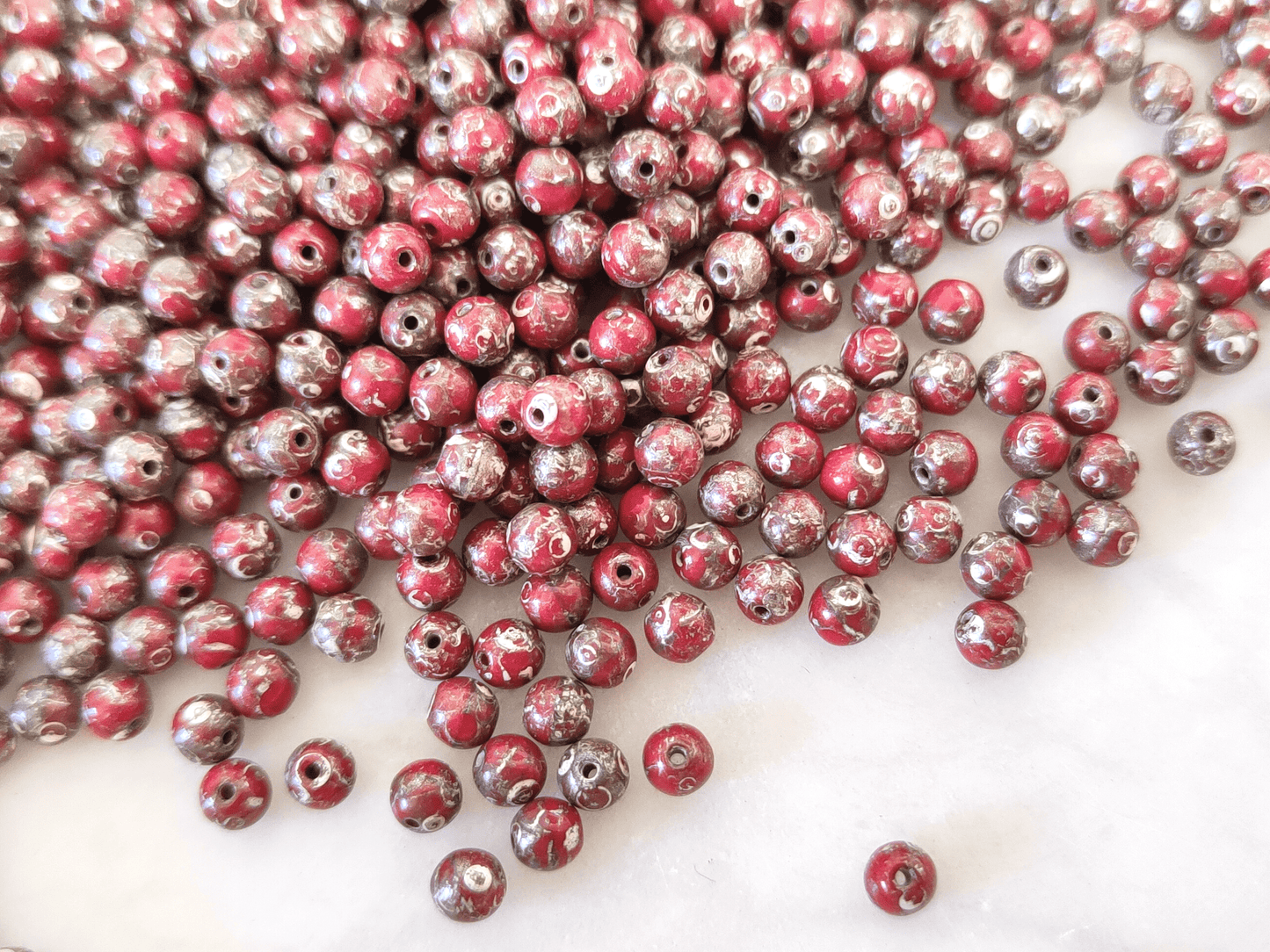 4mm runde Perlen - Dunkelrot & Silber Picasso