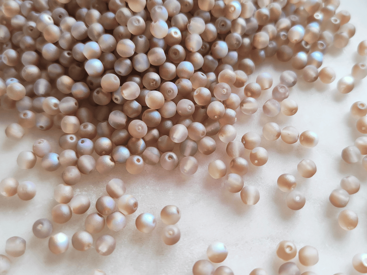4mm runde Perlen - matt gedecktes Braun AB