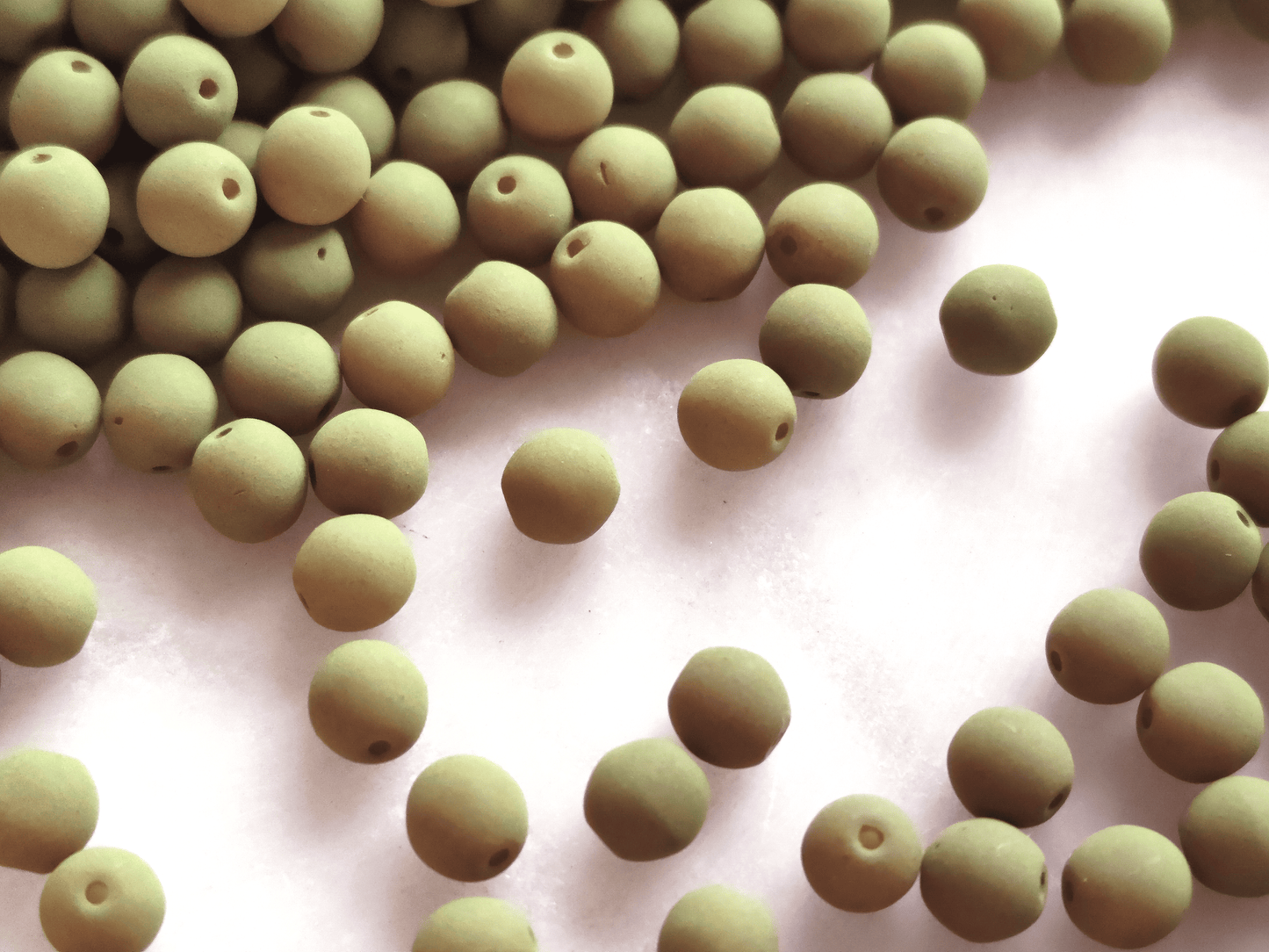 4mm runde Perlen - mattes Olivgrün