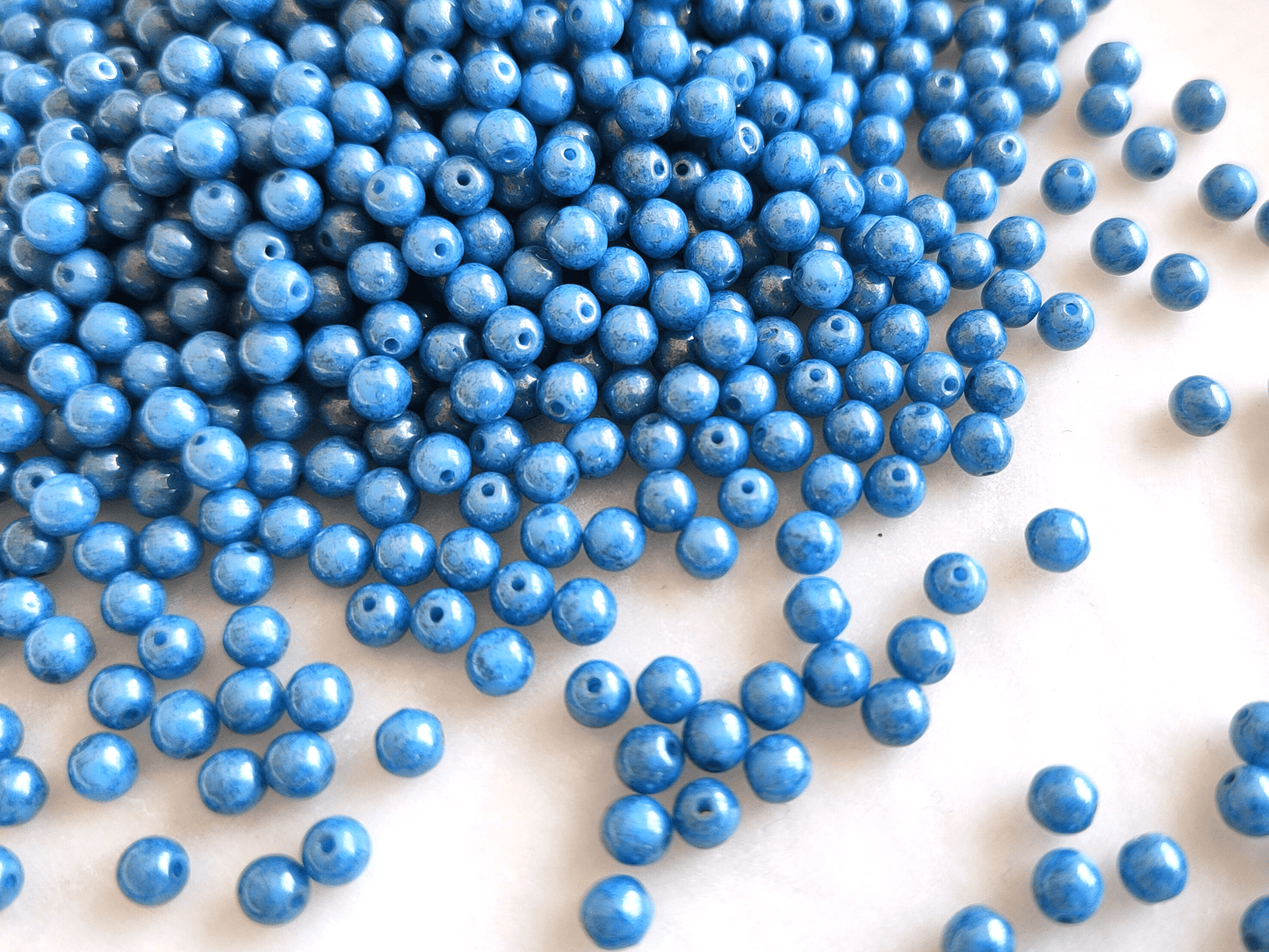 4mm round beads - shiny blue