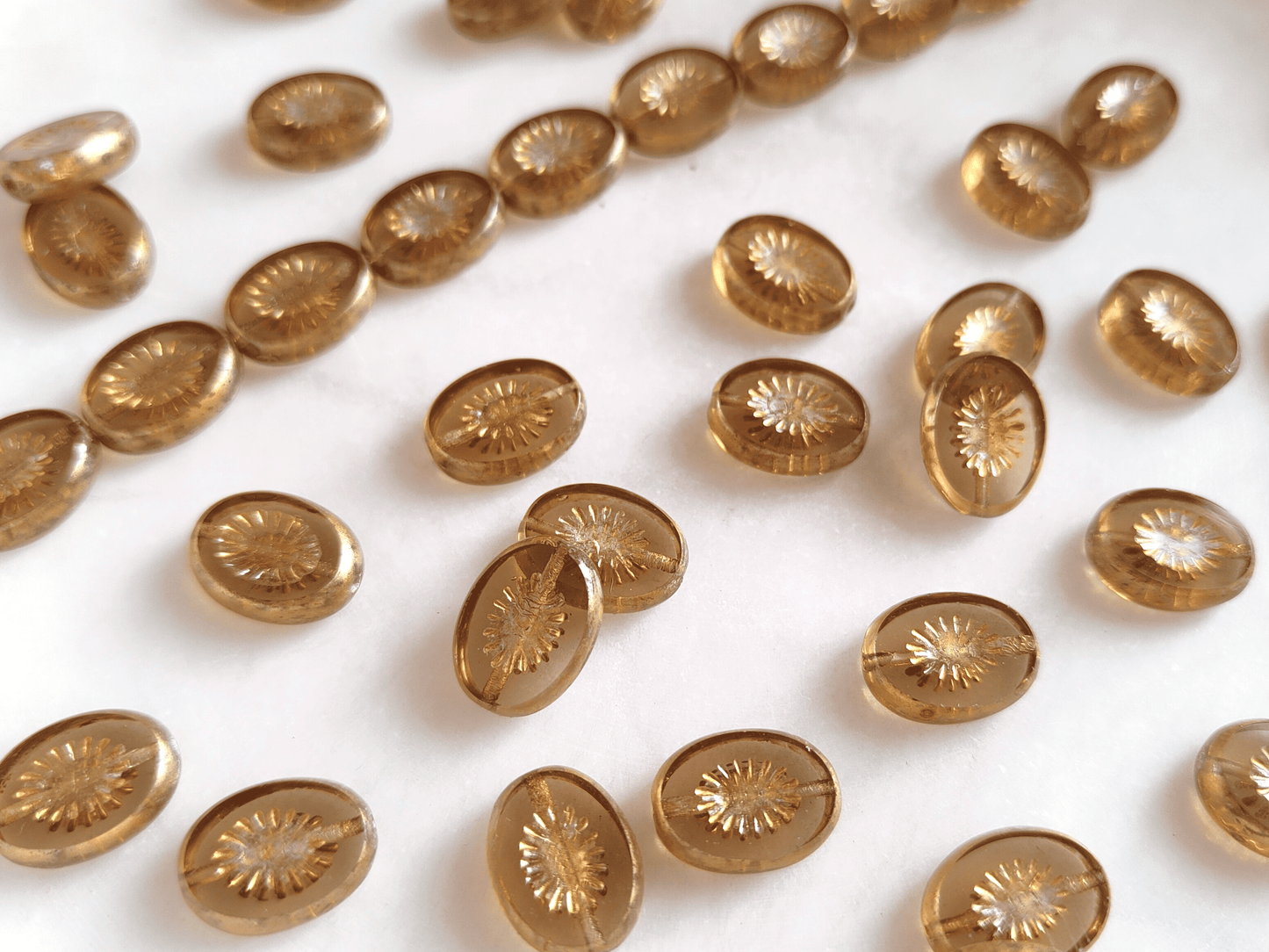 Oval kiwi ornament beads 14x10mm - colorless & gold
