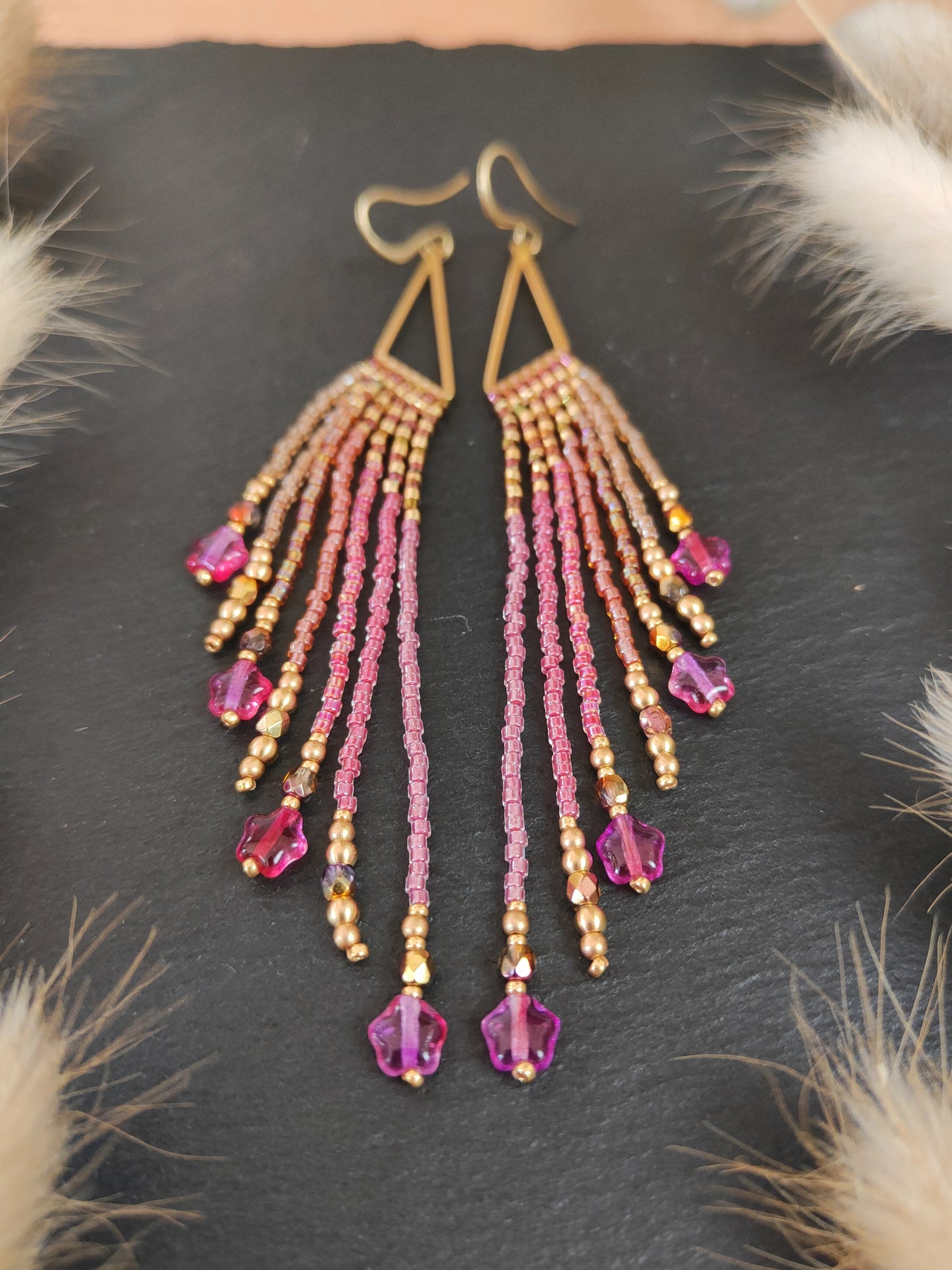 Fransen-Ohrringe "Zerah" mit gespiegelten Design - Pink & Sterne